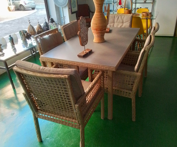 Conjunto  mesa y sillas-1