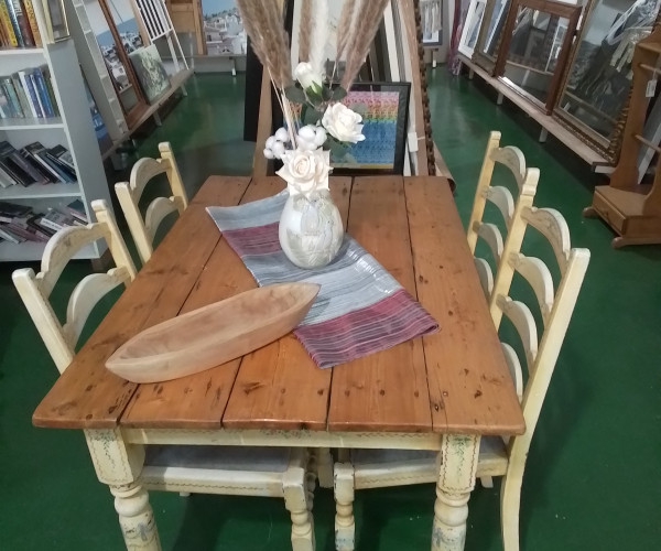 Conjunto mesa y sillas-1