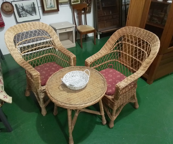 Conjunto mesa y sillones-1