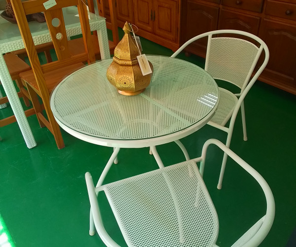 Conjunto mesa y sillas-1